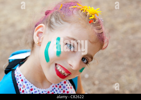 blaue Augen Kinder Mädchen Gesicht Make-up in Party im freien gemalt Stockfoto