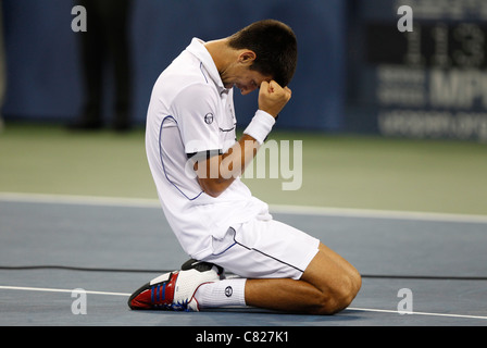 Novak Djokovic Serbien feiert seinen Sieg bei den US Open 2011 Stockfoto