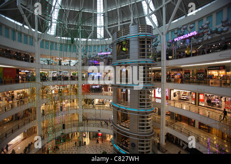 Suria KLCC Einkaufszentrum im Menara Petronas Towers, Kuala Lumpur, Malaysia Stockfoto