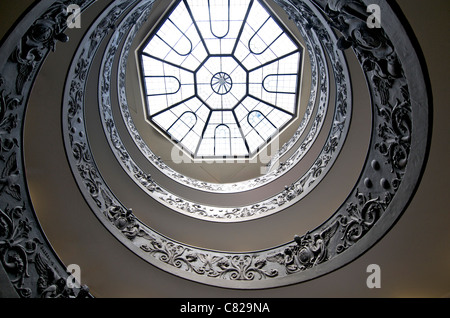 Wendeltreppe in den Vatikanischen Museen, Vatikanstadt, Rom, Latium, Italien, Europa Stockfoto