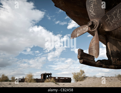 Moynaq, Usbekistan. 2011. Boote in der Wüste. Stockfoto