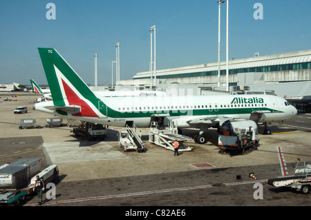 Alitalia Flugzeug am Flughafen Fiumicino in Rom, Italien, Europa Stockfoto