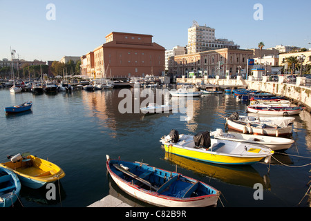 Mittelalterliche Hafen von Bari, Apulien Italien. Foto: Jeff Gilbert Stockfoto