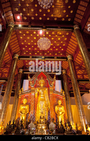 Innere des Wat Chedi Luang neue Buddhistentempel, in Chiang Mai Thailand Stockfoto