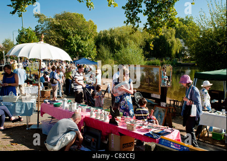 Samstagsmarkt am Teich, Barnes, SW13, London, Vereinigtes Königreich Stockfoto