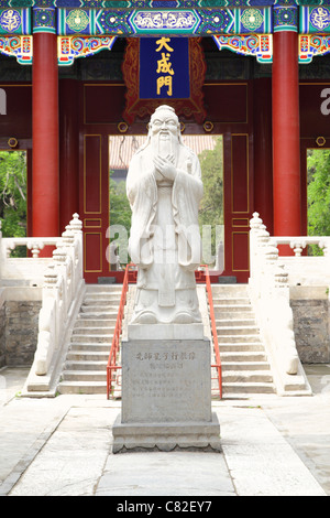 Eingang zur alten konfuzianischen Tempel in Peking, China Stockfoto