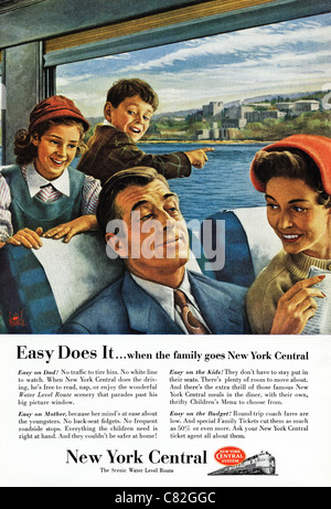 Amerikanischen Magazin Werbung ca. 1954 Werbung Familie reisen auf NEW YORK CENTRAL railway Stockfoto