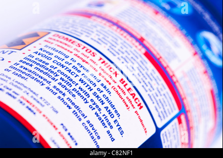 Warnschild am Haushaltsbleiche Produkt Flasche Stockfoto