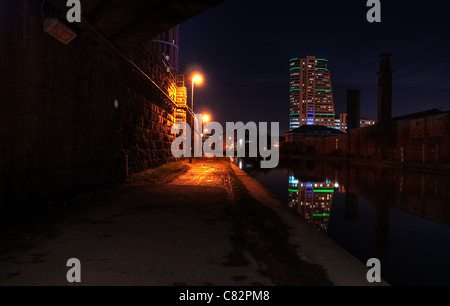 Leeds & Liverpool Canal in der Nacht Stockfoto