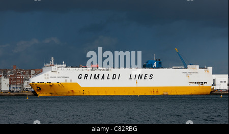 Der "Grande Mediterraneo" Fahrzeug Träger festgemacht an den neuen Docks, Hafen von Southampton, Southampton, Hampshire, England, UK. Stockfoto