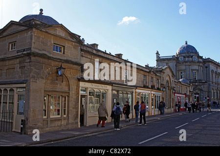 Historische Läden auf Pulteney Bridge im Bad (eines von nur 4 Brücken in der Welt mit Geschäften auf sie) N.E Somerset, England, UK Stockfoto