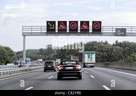 Verkehr auf der Autobahn, Stau voraus, Deutschland