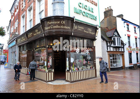 Herr Simms Olde Sweet Shoppe am Marktplatz in Rugby in Warwickshire England Uk Stockfoto