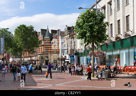 Geschäfte auf der Broad Street (Haupteinkaufsstraße) im Zentrum Stadt Reading, Berkshire, England, UK Stockfoto