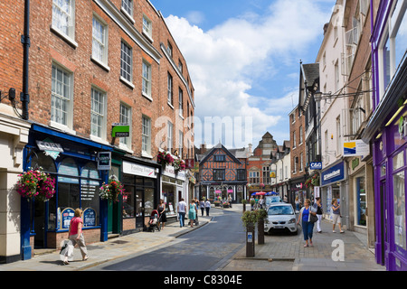 Geschäfte auf der High Street in der Stadt Zentrum, Shrewsbury, Shropshire, England, UK Stockfoto