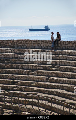 Paar auf Schritte, Parc de l'Amfiteatre, Provinz Tarragona, Katalonien, Spanien, Costa Daurada, Tarragona, Altstadt Stockfoto