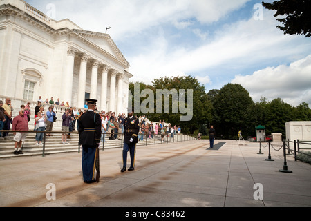 Die Wachablösung, das Grab des unbekannten Soldaten, Friedhof von Arlington, Washington DC USA Stockfoto