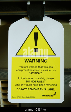 Ein Warnschild angebracht zu einem fehlerhaften und potenziell gefährliche Gasgerät. GROßBRITANNIEN 2011. Stockfoto