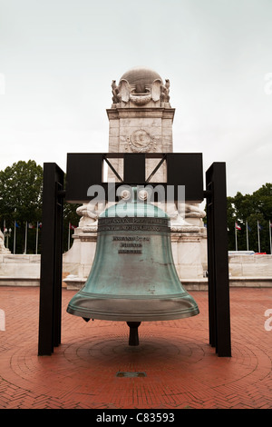 Replik der Freiheitsglocke am Union Station, Washington DC USA Stockfoto