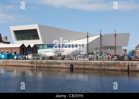 Neue Museum of Liverpool am historischen Hafen von Liverpool, UK Stockfoto