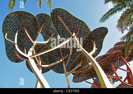 Kiefer-Skulpturen von Sergi Aguilar an Uferpromenade, La Pineda Platja, Costa Daurada, Provinz Tarragona, Katalonien, Spanien Stockfoto