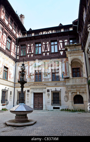 Innenhof des Schloss Peles in Sinaia, Rumänien Stockfoto