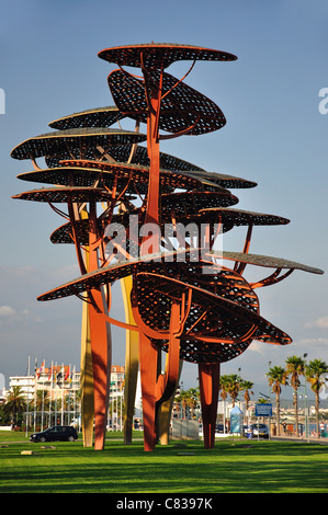 Kiefer-Skulpturen von Sergi Aguilar an Uferpromenade, La Pineda Platja, Costa Daurada, Provinz Tarragona, Katalonien, Spanien Stockfoto