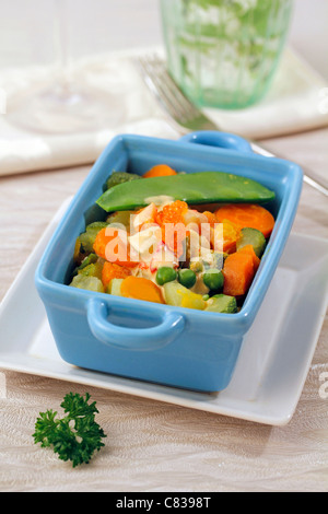 Verschiedene Gemüse mit Lachs-Sauce. Rezept zur Verfügung. Stockfoto