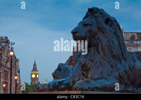 Statue eines Löwen auf dem Trafalgar Square, von Edwin Landseer, London, England Stockfoto