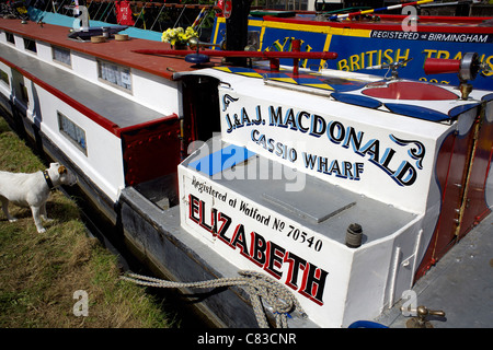 Traditionelle historische Narrowboat Elizabeth, festgemacht an der Trent und Mersey Kanal im Inland Waterways Festival 2011 Stockfoto