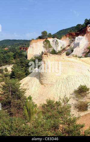 So genannte ehemalige Ocker Steinbruch in der Nähe von Rustrel Stadt Französisch Colorado, Departement Vaucluse, Provence Region in Frankreich Stockfoto