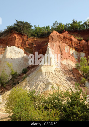 So genannte ehemalige Ocker Steinbruch in der Nähe von Rustrel Stadt Französisch Colorado, Departement Vaucluse, Provence Region in Frankreich Stockfoto