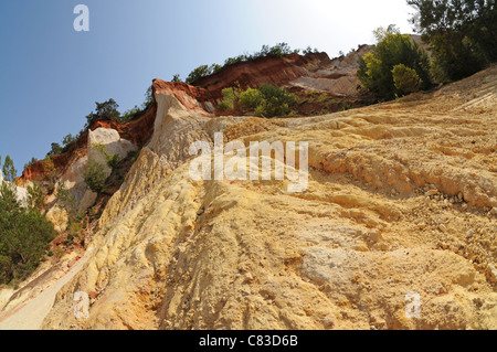 So genannte ehemalige Ocker Steinbruch in der Nähe von Rustrel Stadt Französisch Colorado, Departement Vaucluse, Provence Region in Frankreich Stockfoto