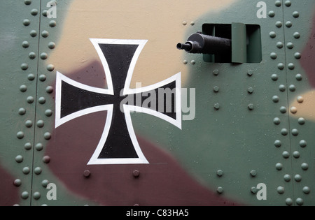 Abzeichen auf einem Replikat deutschen A7V Weltkrieg ein Panzer auf dem Display an der Wissenschaft & Industriemuseum, Manchester, UK. SIEHE ANMERKUNGEN Stockfoto