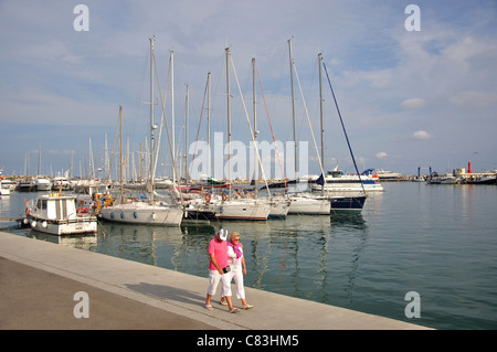 Yachten im Hafen von Cambrils, Costa Daurada, Provinz Tarragona, Katalonien, Spanien Stockfoto