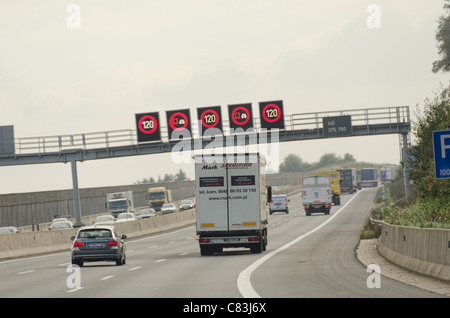Verkehr auf der Autobahn, Deutschland Stockfoto