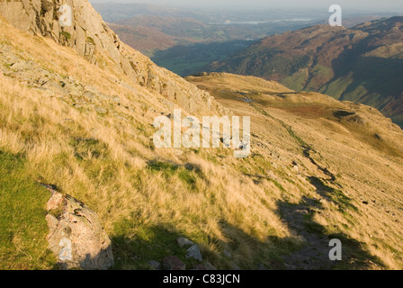 Die Great Langdale Valley aus dem Pfad auf Harrison scheut Stockfoto