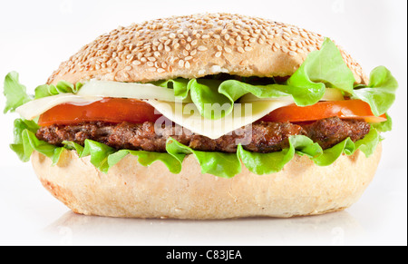 Cheeseburger auf weißem Hintergrund Stockfoto