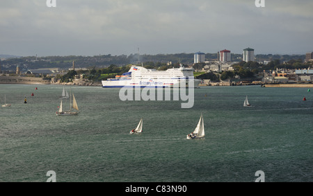 Die französischen Fähre Armorique ausgehende am Plymouth Sound von Plymouth Fähre Hafen Devon England UK Stockfoto