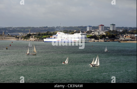 Die französischen Fähre Armorique ausgehende am Plymouth Sound von Plymouth Fähre Hafen Devon England UK Stockfoto