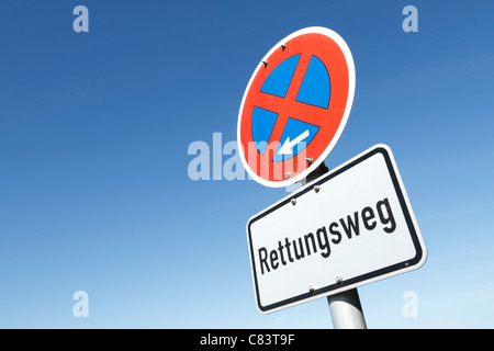 Deutsche Straße Zeichen, dass Sie nicht hier parken, obere Bayern Chiemgau Stockfoto
