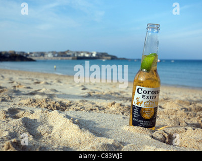 Corona Bier am Strand. St Ives. Stockfoto