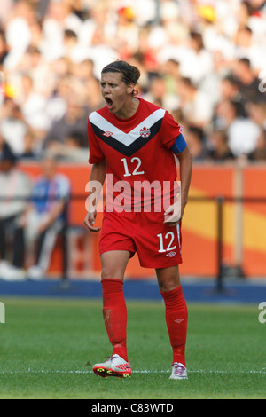 Kanada-Team-Kapitän Christine Sinclair schreit während das Eröffnungsspiel der Frauen 2011 WM-Fußball-Turnier. Stockfoto