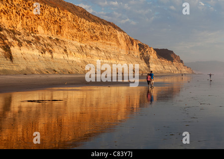 Wanderer auf Torrey Pines State Naturpark, Torrey Pines Beach, La Jolla, San Diego, Kalifornien Stockfoto