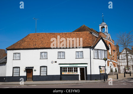 Die Dorfbäckerei und Rathaus, Bell Street, Whitchurch, Hampshire, England, UK Stockfoto