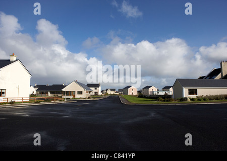 Geist Immobilien Ferienhäuser während der Immobilienboom in Enniscrone Grafschaft Sligo Irland gebaut. Stockfoto