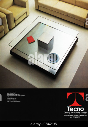Volle Magazin Anzeigenseite circa 1984 Werbung TECNO zeitgenössischen Möbel Stockfoto