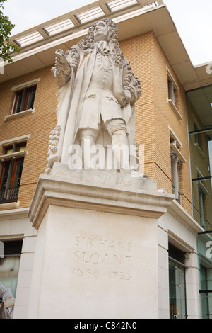 Die Statue von Sir Hans Sloane im Duke of York Square, Chelsea, London. Stockfoto