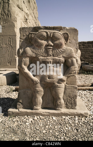 Relief des Gottes Bes in Dendera Tempel Stockfoto