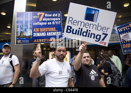 10. Jahrestag der 9/11, NYC. Verschwörungstheoretiker demonstrieren für eine unabhängige Untersuchung der Katastrophe von 9/11. Stockfoto